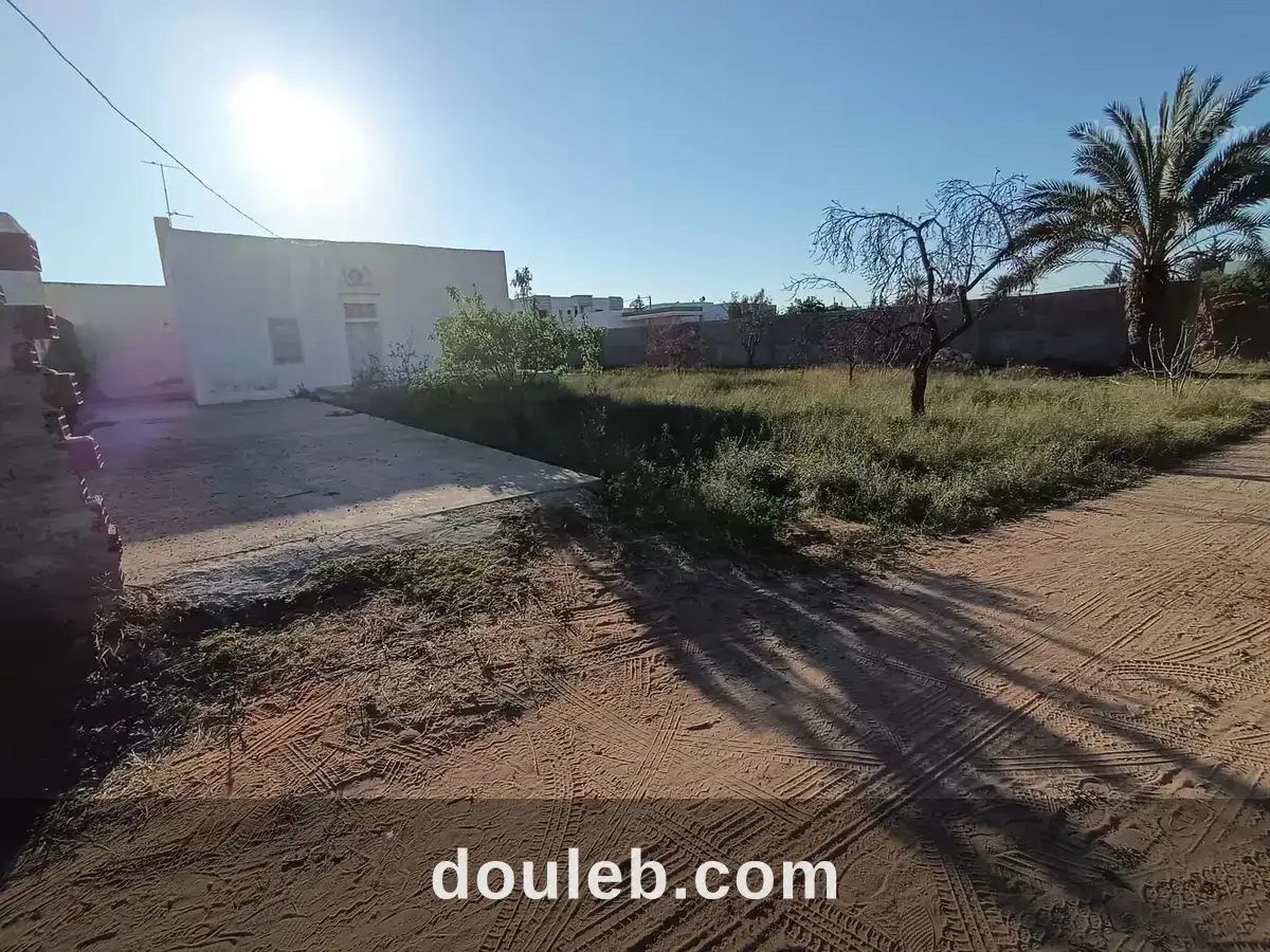 Terrain bon emplacement rte bouzayen à Tunis