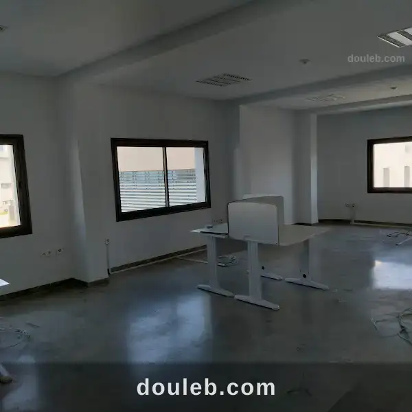 Coquette bureau 200m2 à charguia 2 - Miniature 4