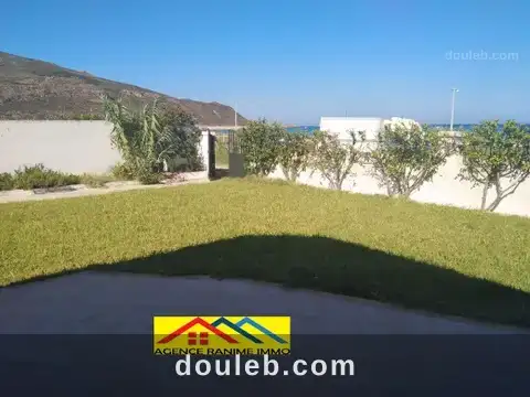 Villa ds 727m2 pieds ds leau a el haouaria cap bon à Tunis