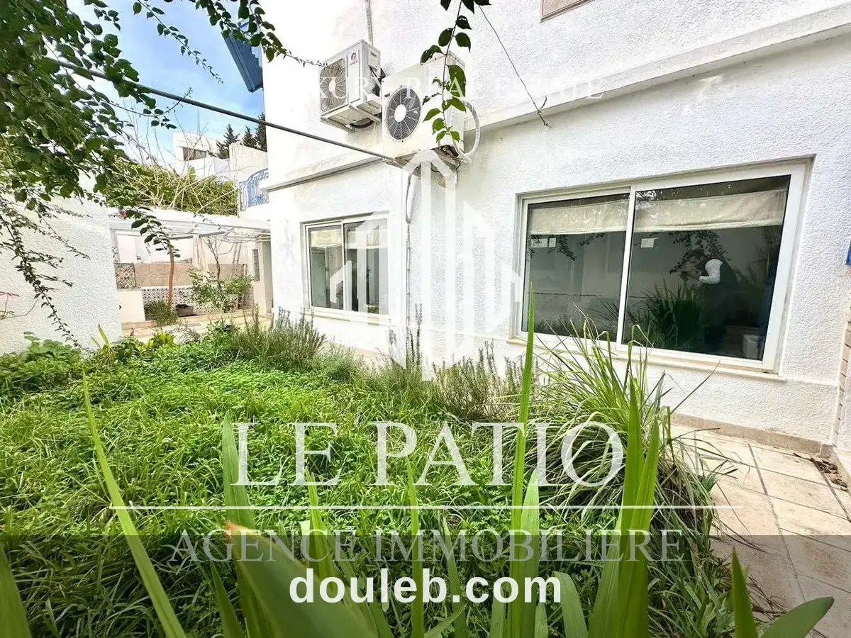 Rez de jardin meublé s2 avec chambre de service à Tunis