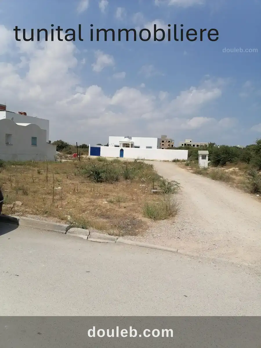 Terrain bon emplacement fait l'angle à Tunis