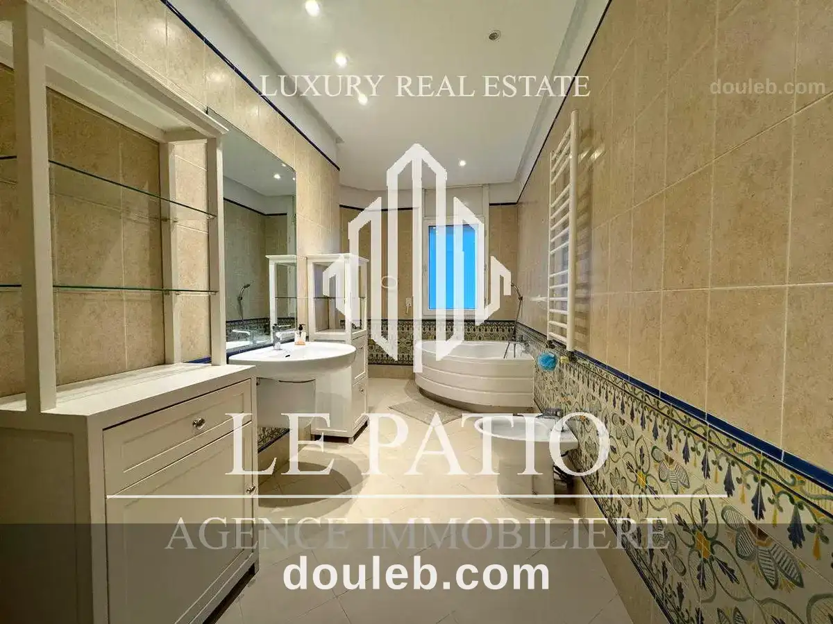 Rez de chaussée de villa meublé jardin et piscine - Miniature 4