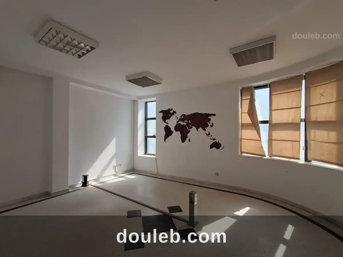 Hall 3 à usage bureautique au lac 1 à Tunis