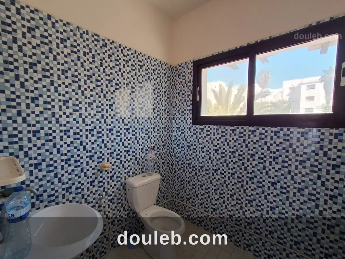 Hall 3 à usage bureautique au lac 1 - Miniature 2