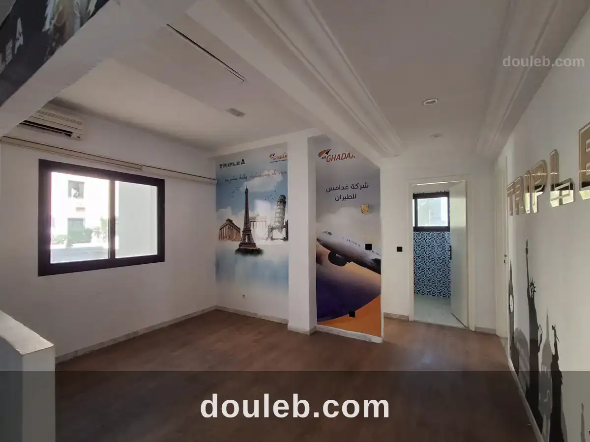 Hall 3 à usage bureautique au lac 1 - Miniature 4