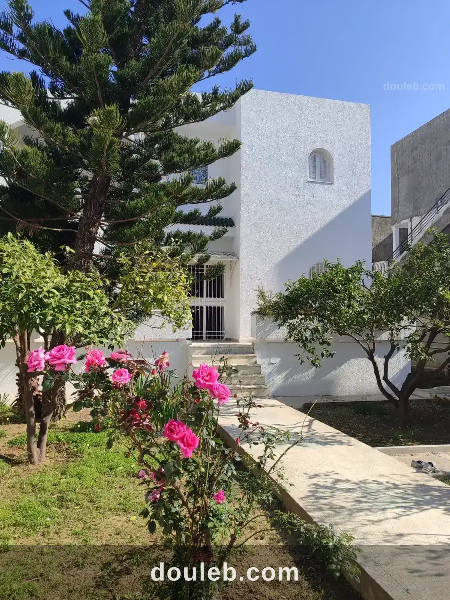 Superbe villa bon emplacement à Tunis