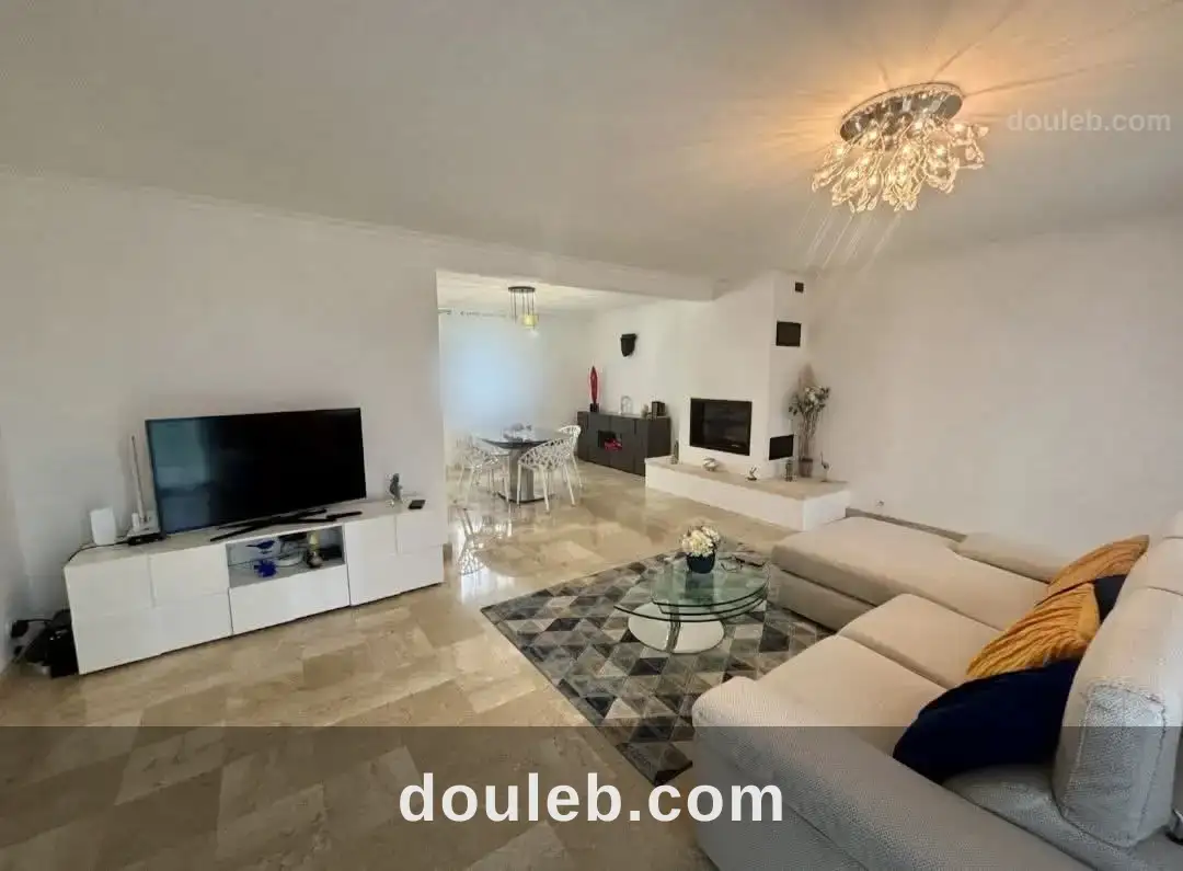 Ennasr 2 étage villa près rené descartes à Tunis