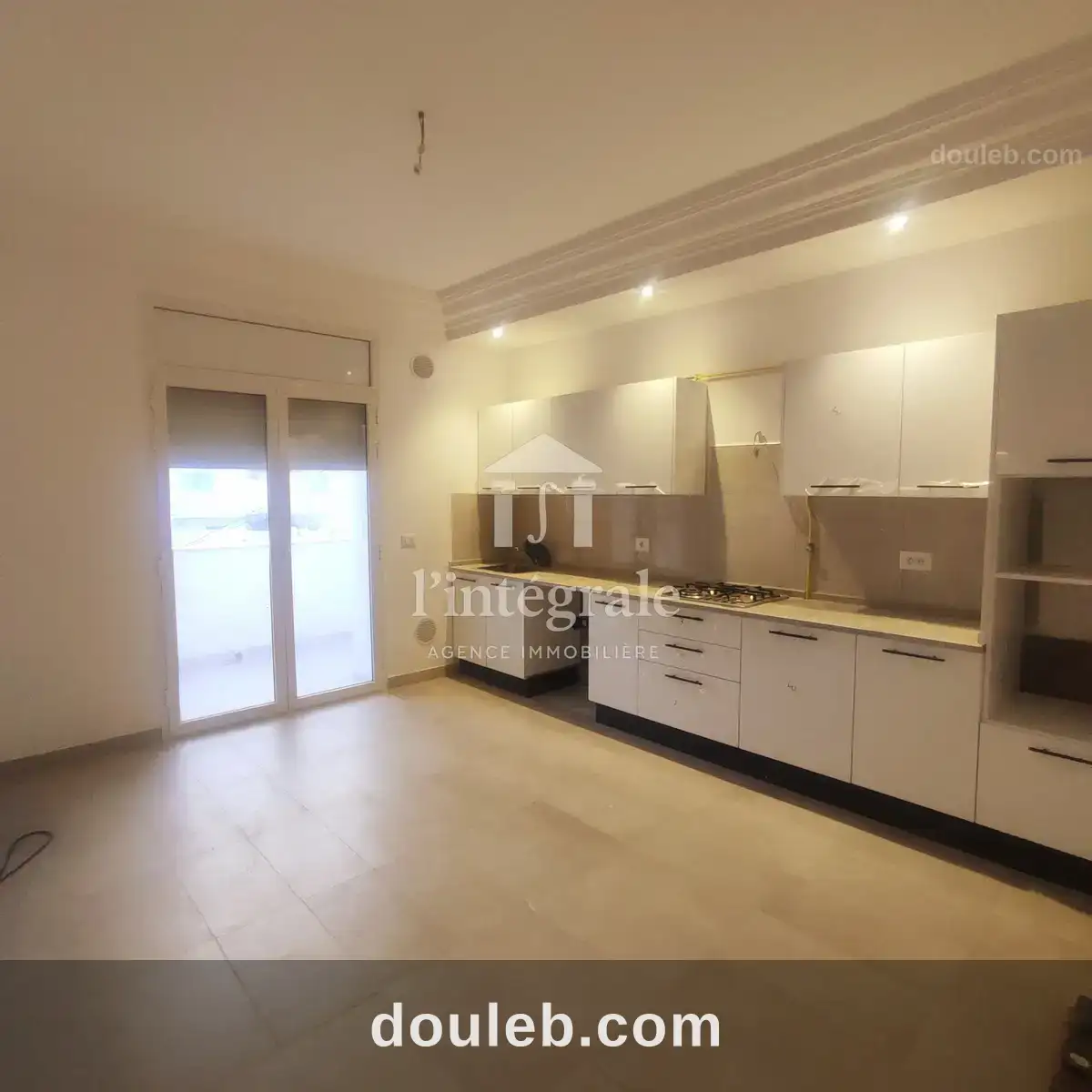 S3 tout neuf au 1er étage - Miniature 2