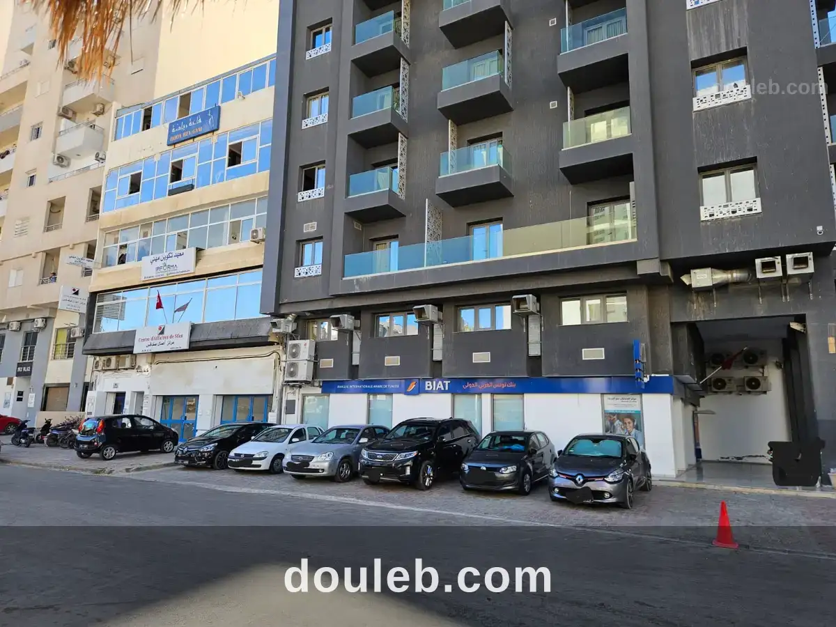 Local commercial à avenue 5 aout sfax à Tunis