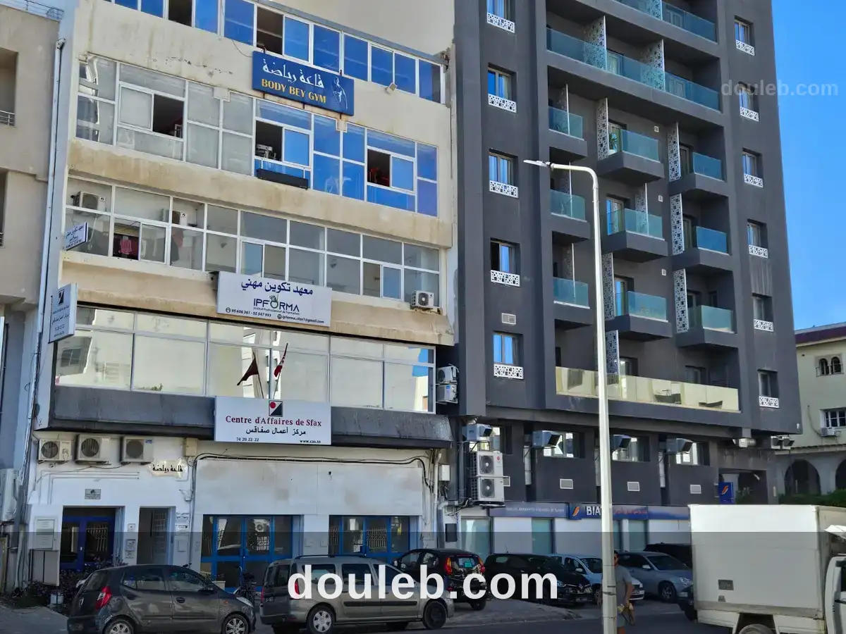 Local commercial à avenue 5 aout sfax - Miniature 2