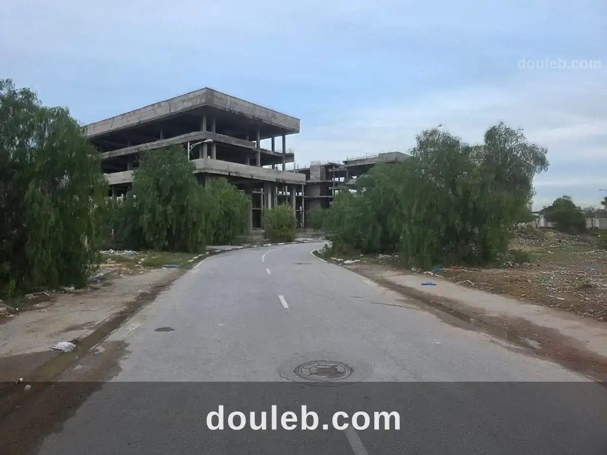 Magnifique terrain constructible r3 de 2000m lac 2 - Miniature 2