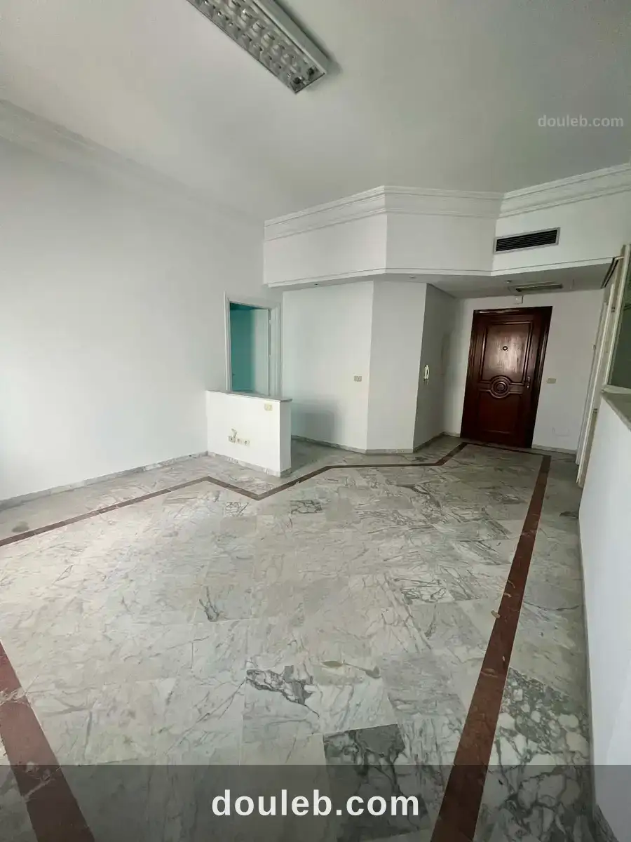 Bureau open space et une pièce au lac 1 à Tunis