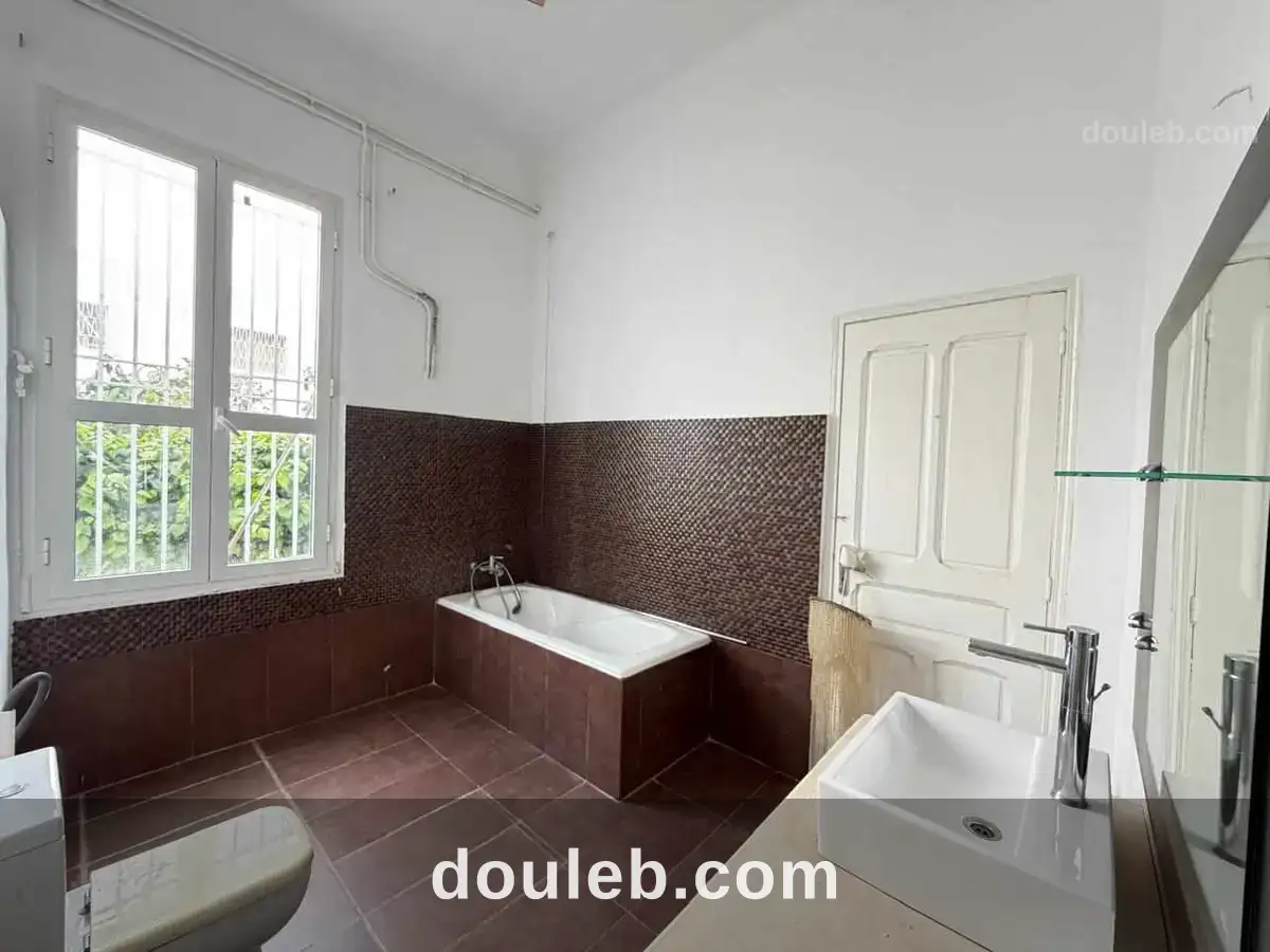 S4 au rdc à usage bureau à mutuelleville - Miniature 3