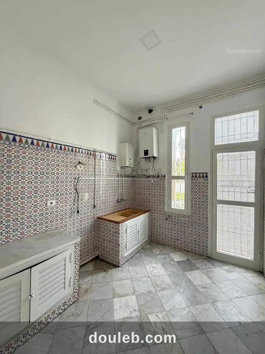 S4 au rdc à usage bureau à mutuelleville - Miniature 5