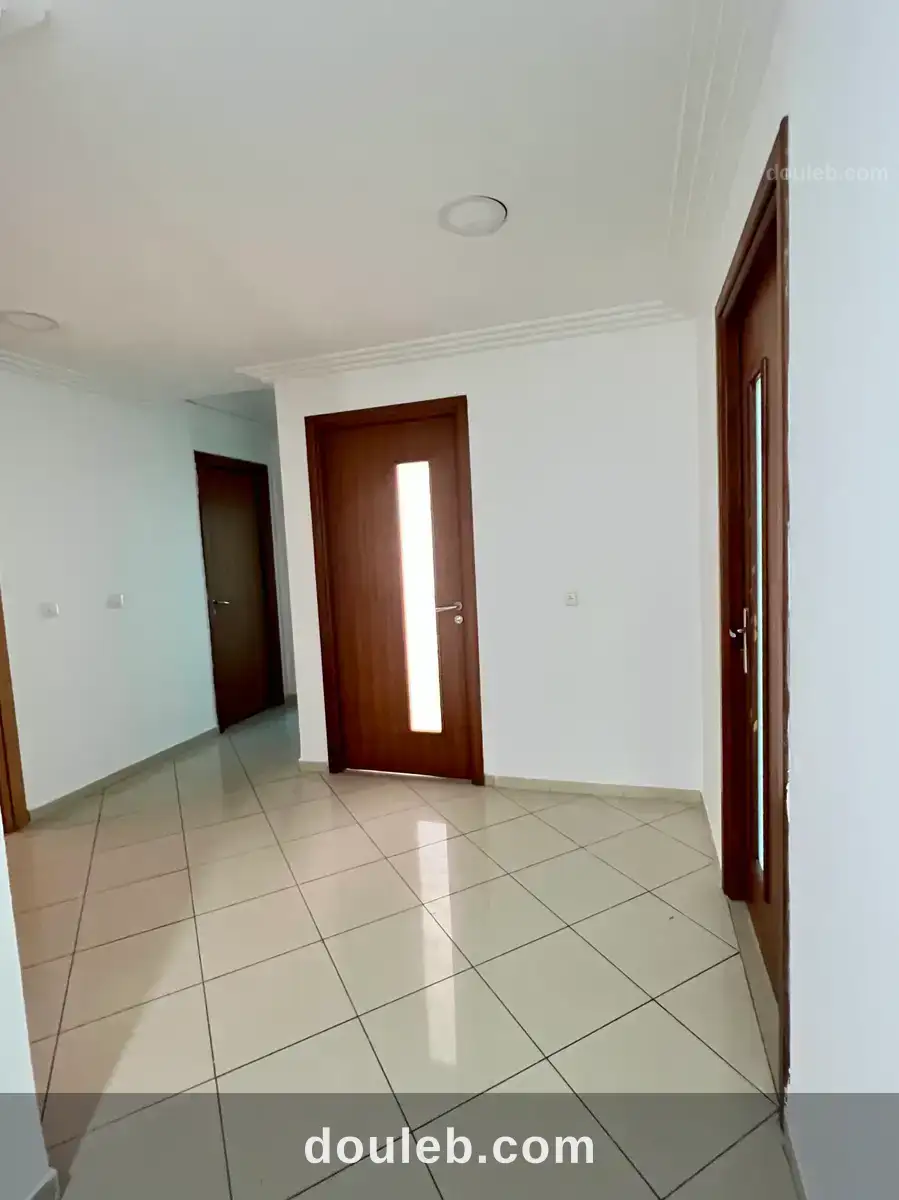 Bureau h et 5 pièces 3500 ttc à Tunis