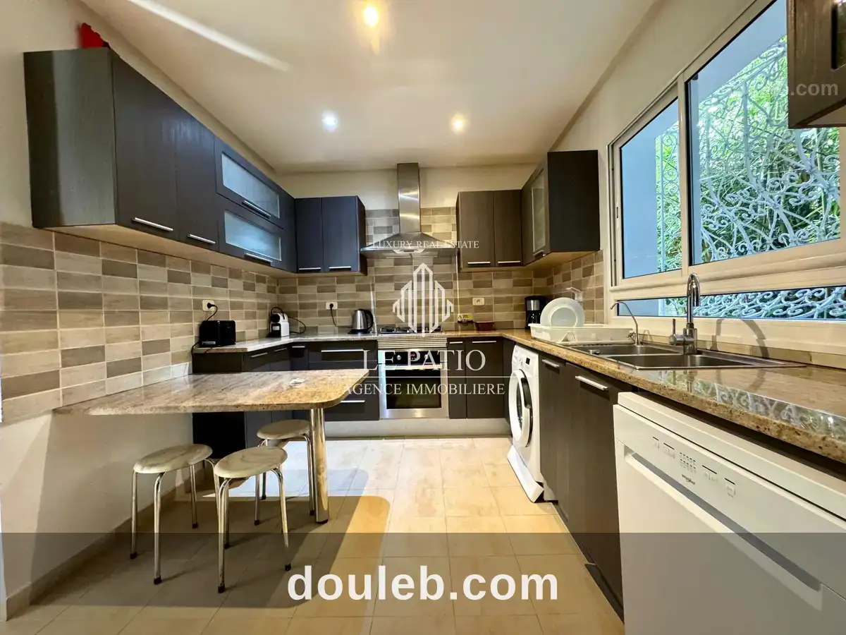 Une villa jumelee semi meuble s3 a la marsa - Miniature 3