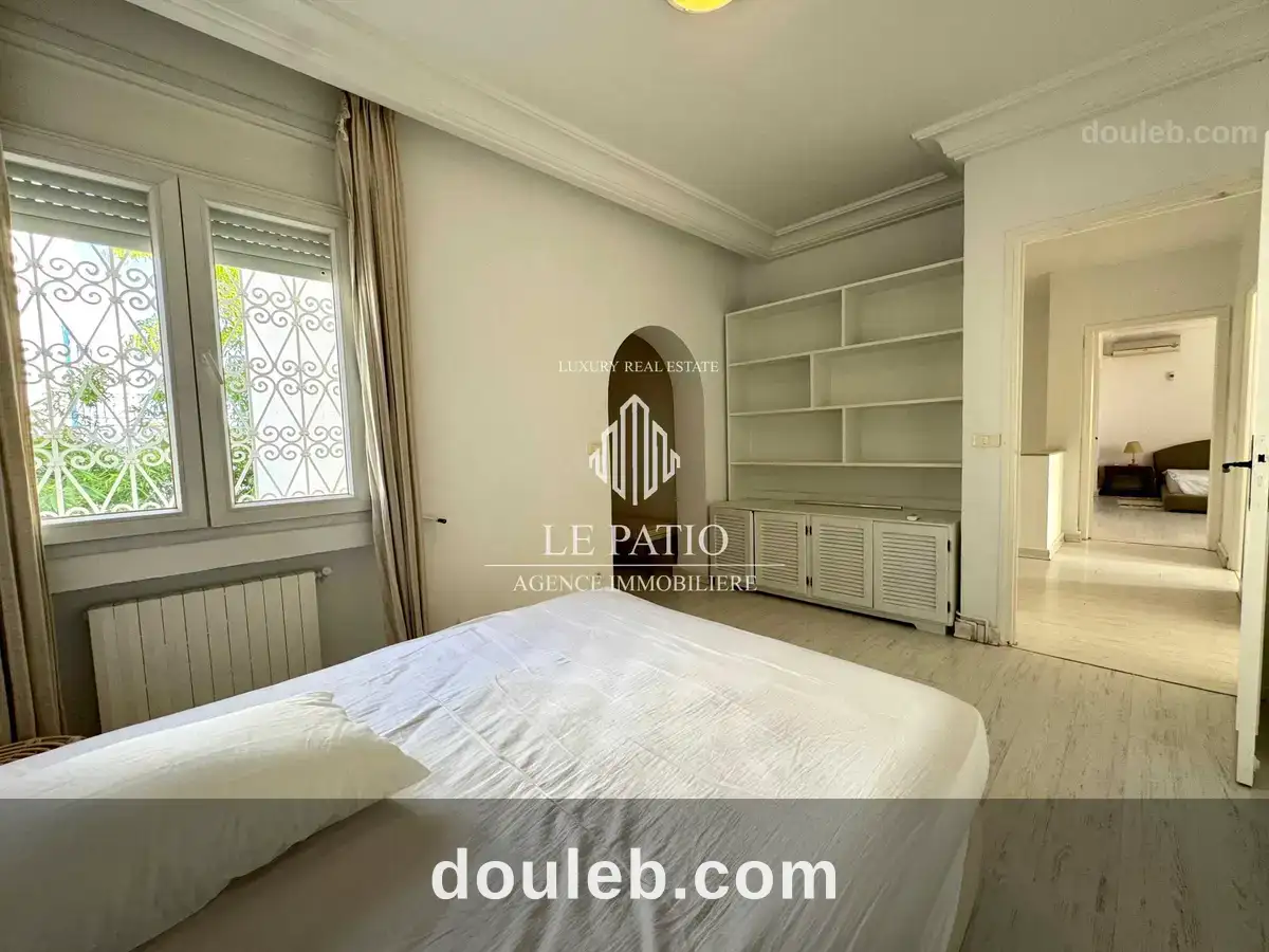 Une villa jumelee semi meuble s3 a la marsa - Miniature 5