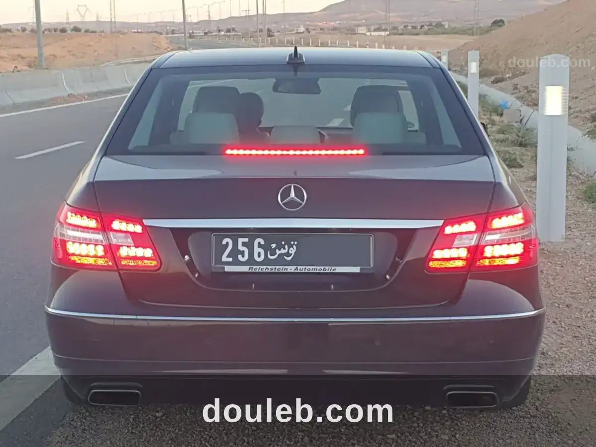 Mercedes benz classe e220 - Miniature 2