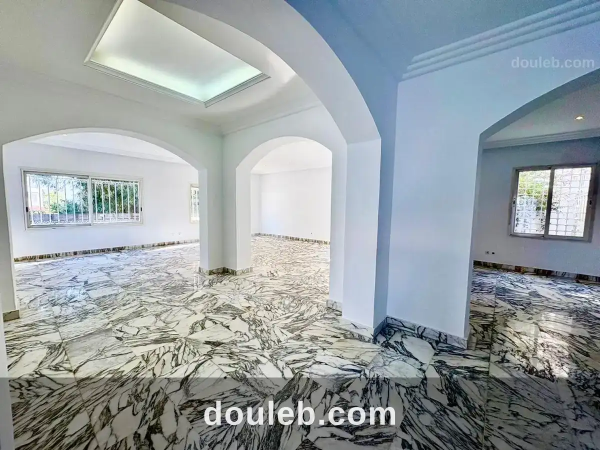 Villa à usage de bureaux à mutuelle ville - Miniature 4