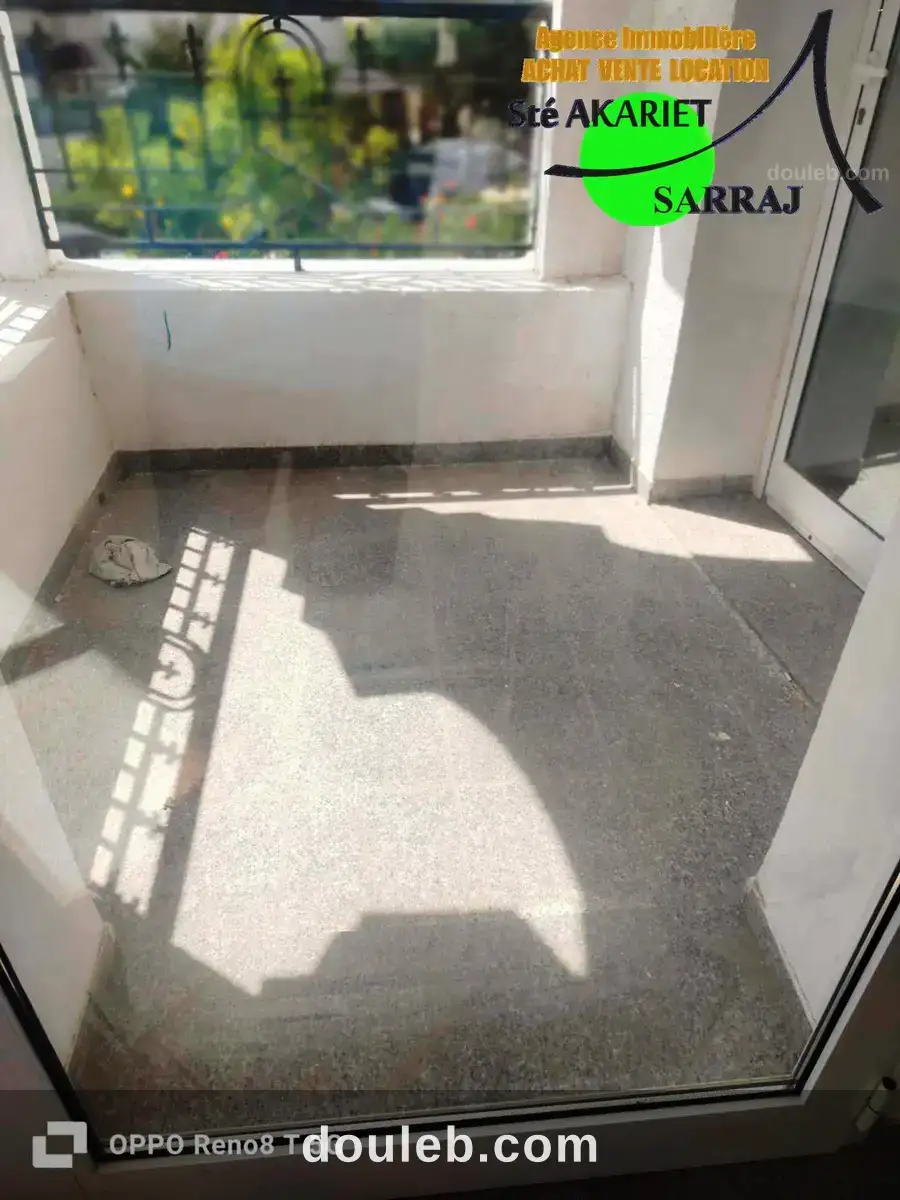 Des studio s1 dans une immeuble pieds dans l'eau - Miniature 2