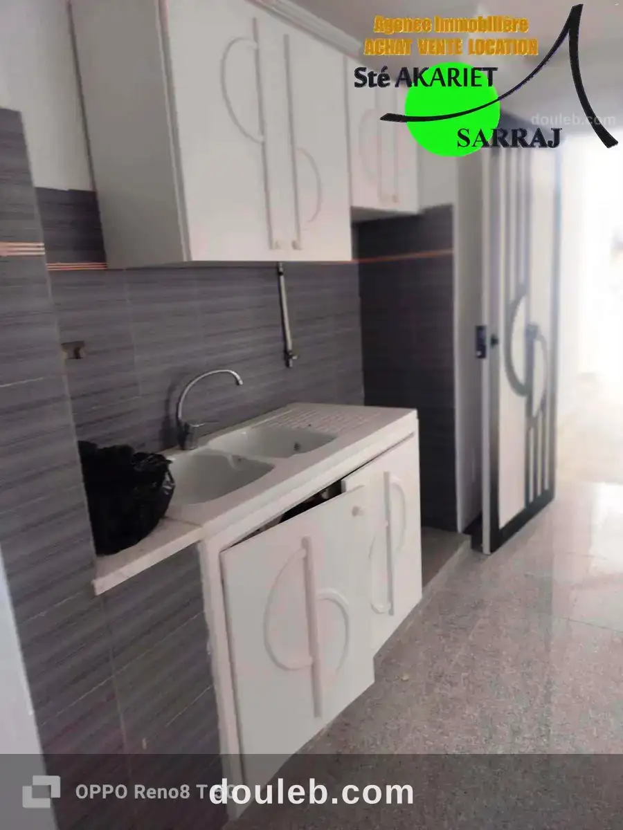 Des studio s1 dans une immeuble pieds dans l'eau - Miniature 3