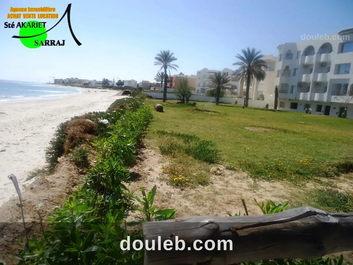 Des studio s1 dans une immeuble pieds dans l'eau - Miniature 4