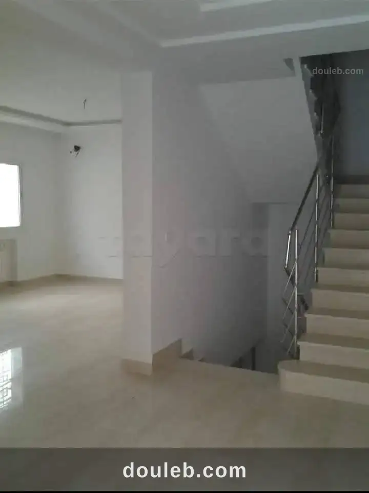 Triplex 2600d aux jardins del menzah 2 - Miniature 3