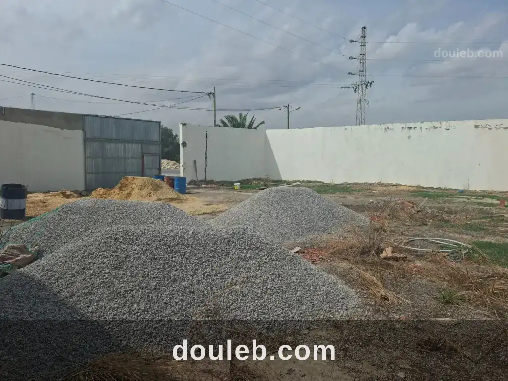 Dépôt 1000 m2 à oudhna - Miniature 3