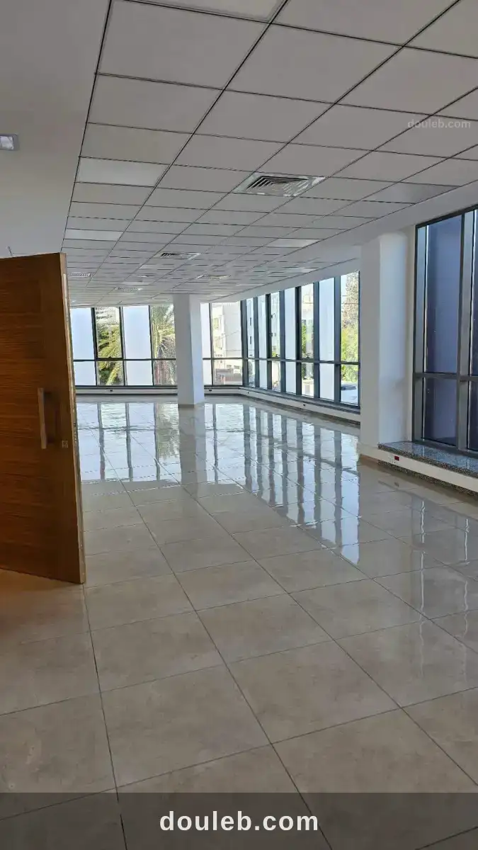 Immeuble récemment construit sup 2000 m - Miniature 2