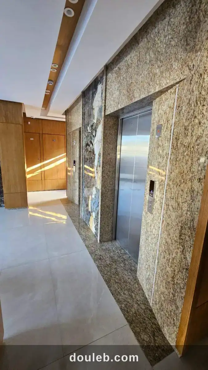 Immeuble récemment construit sup 2000 m - Miniature 4