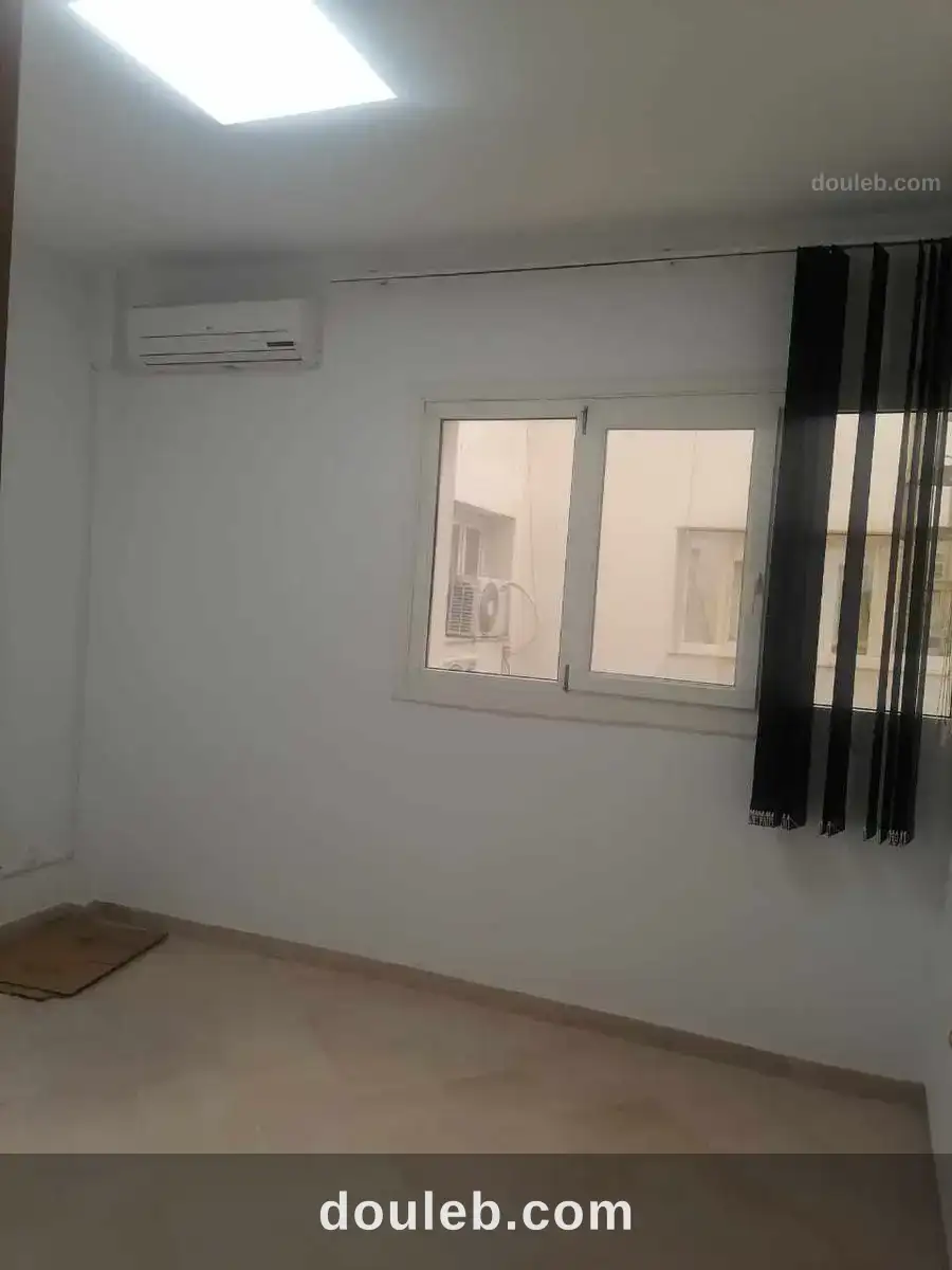 Bureau en hall 3 a monplaisir - Miniature 3