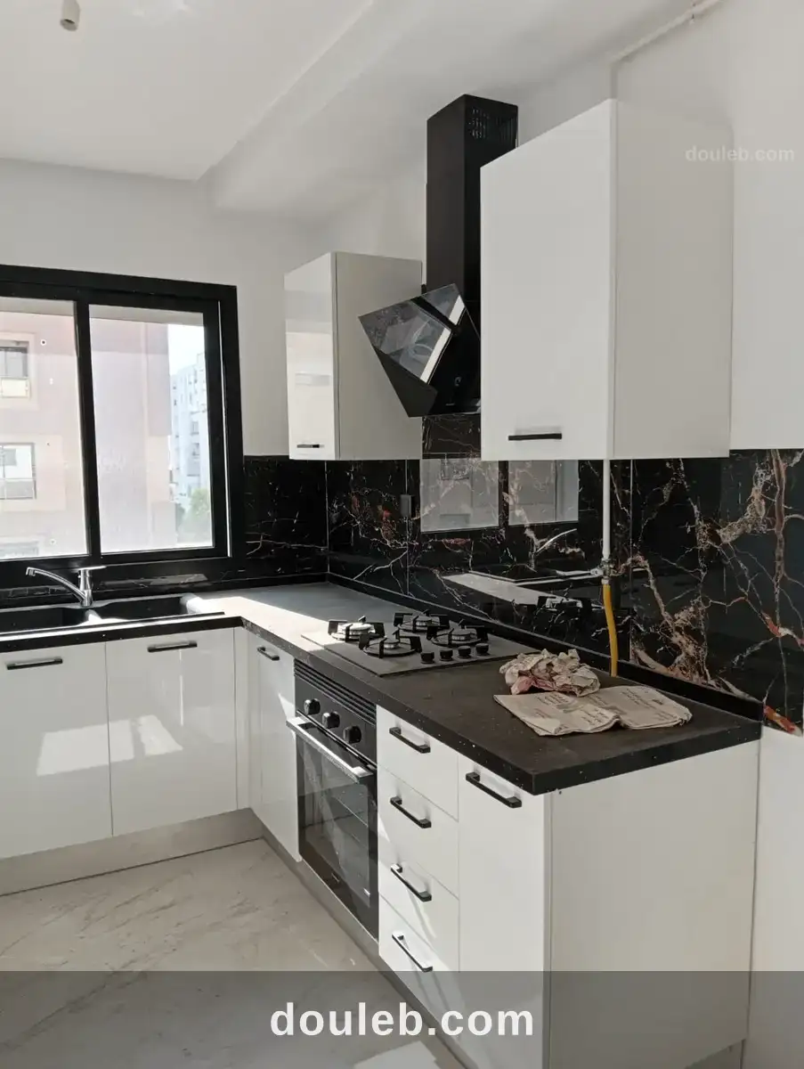 Un appartement s2 jamais habité à cité wahat - Miniature 3