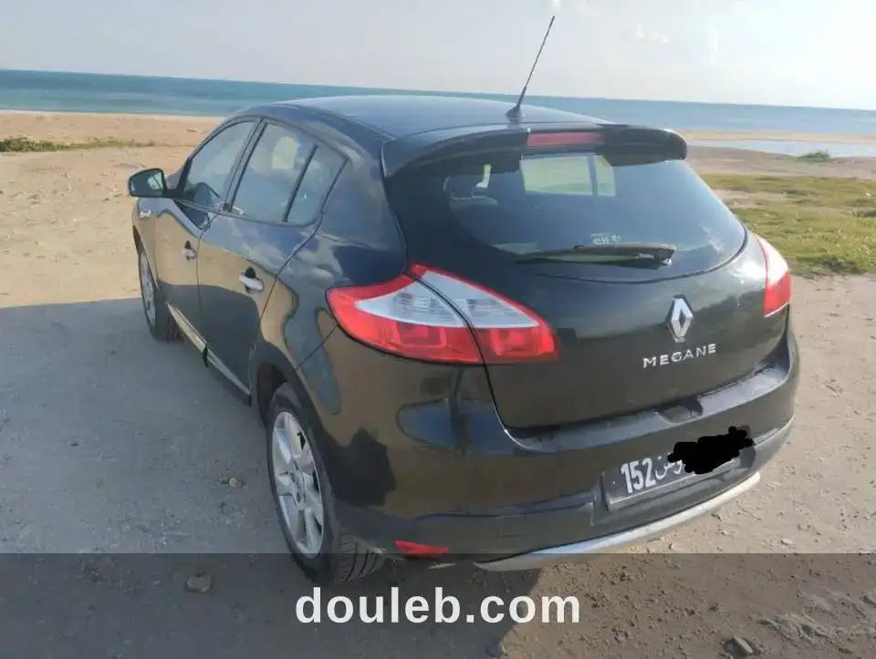 Mégane 3 7cv essence - Miniature 2