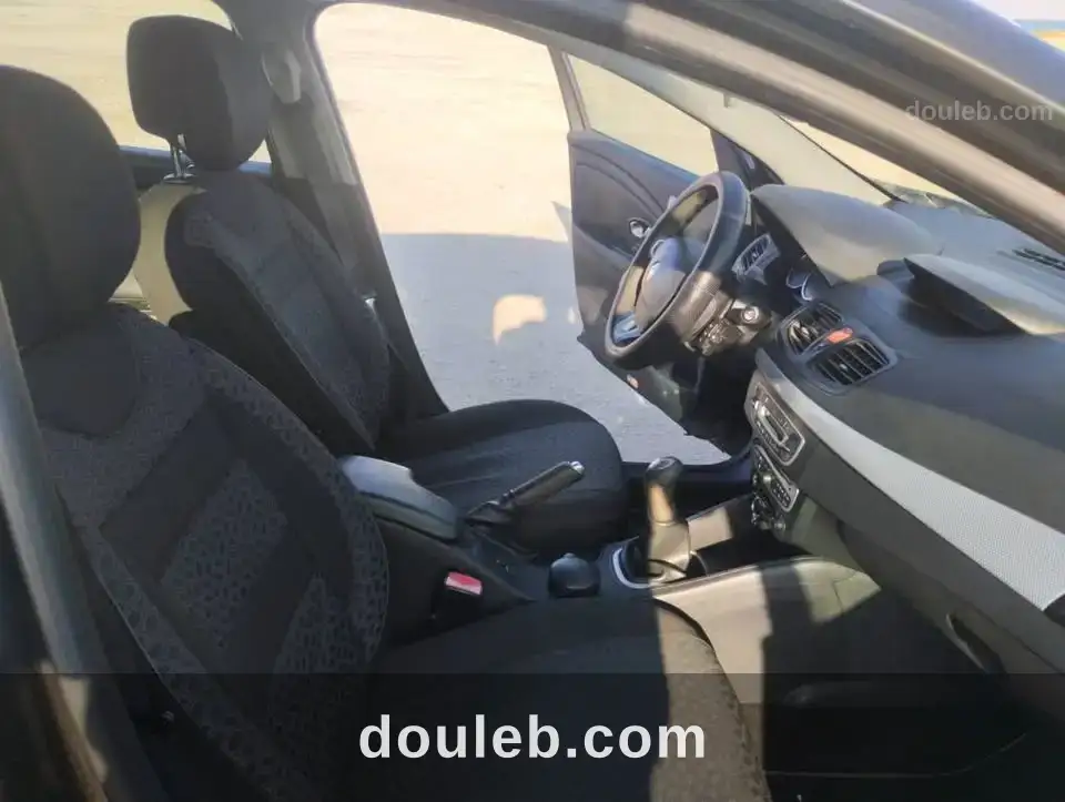 Mégane 3 7cv essence - Miniature 3