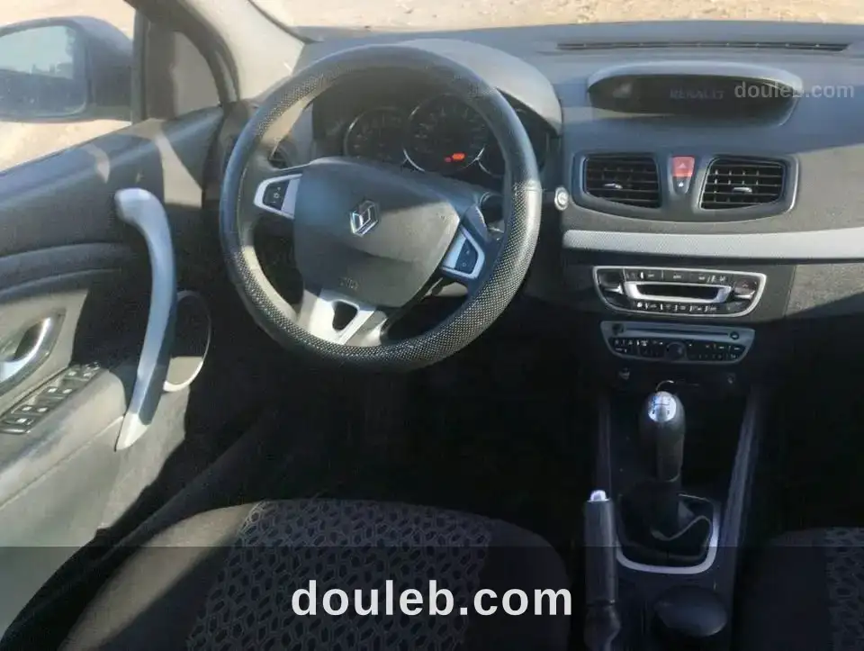 Mégane 3 7cv essence - Miniature 4