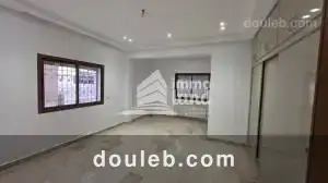 Une villa avec piscine aux jardins - Miniature 5