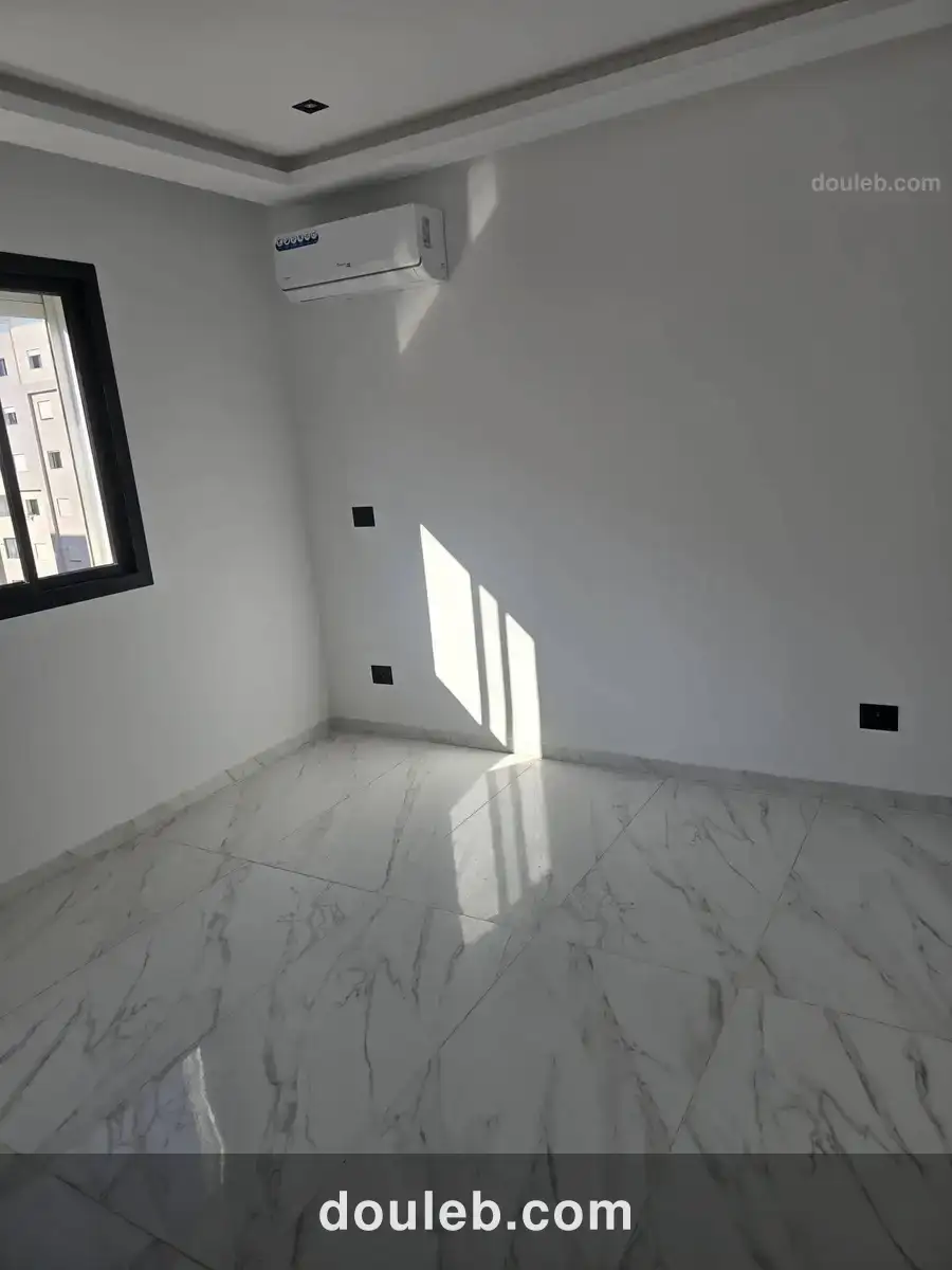 Appartement s 2 derrière carrefour el wahat - Miniature 4