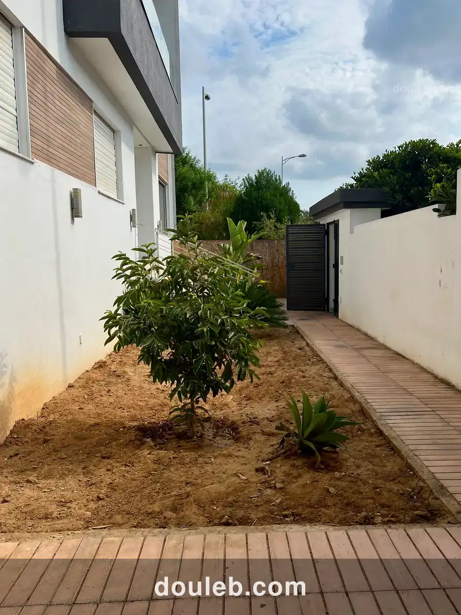 Rdc de villa salon et 4 chambres et jardin - Miniature 5