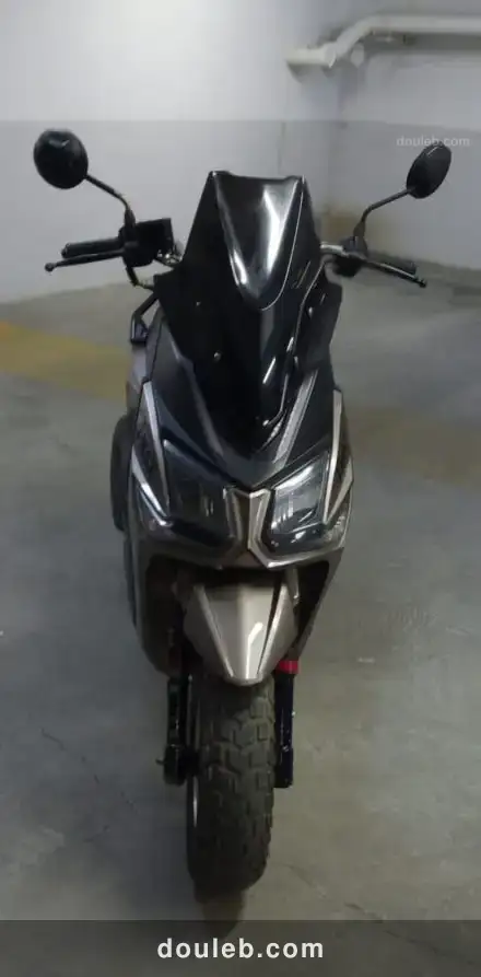 Yamaha tmax 125 presque neuf - Miniature 4