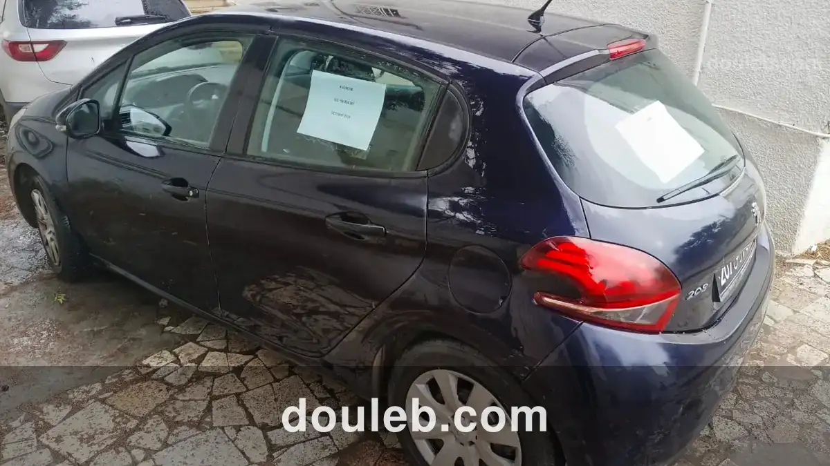 Peugeot 208 octobre 2018 premiere main - Photo 1