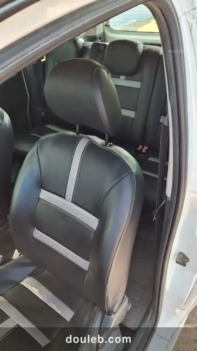 Citroen berlingo 5 places - Miniature 3