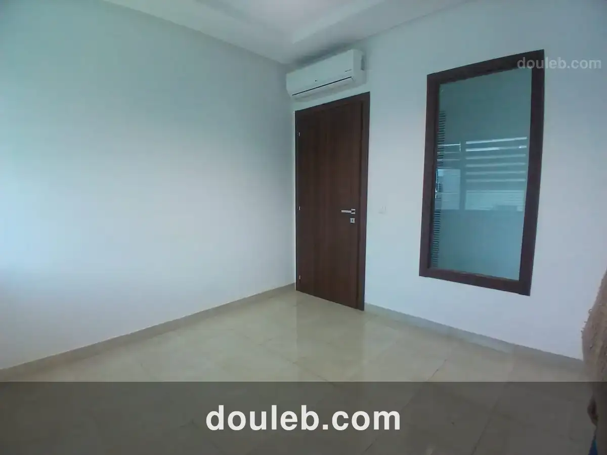 Bureau spacieux - Miniature 3