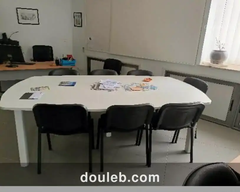 Bureau au cercle de bureau - Miniature 2