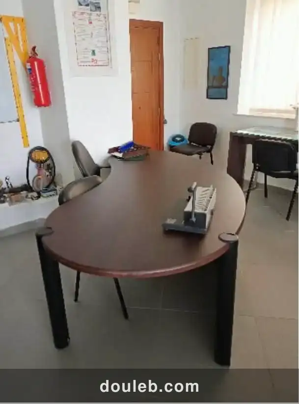 Bureau au cercle de bureau - Miniature 3