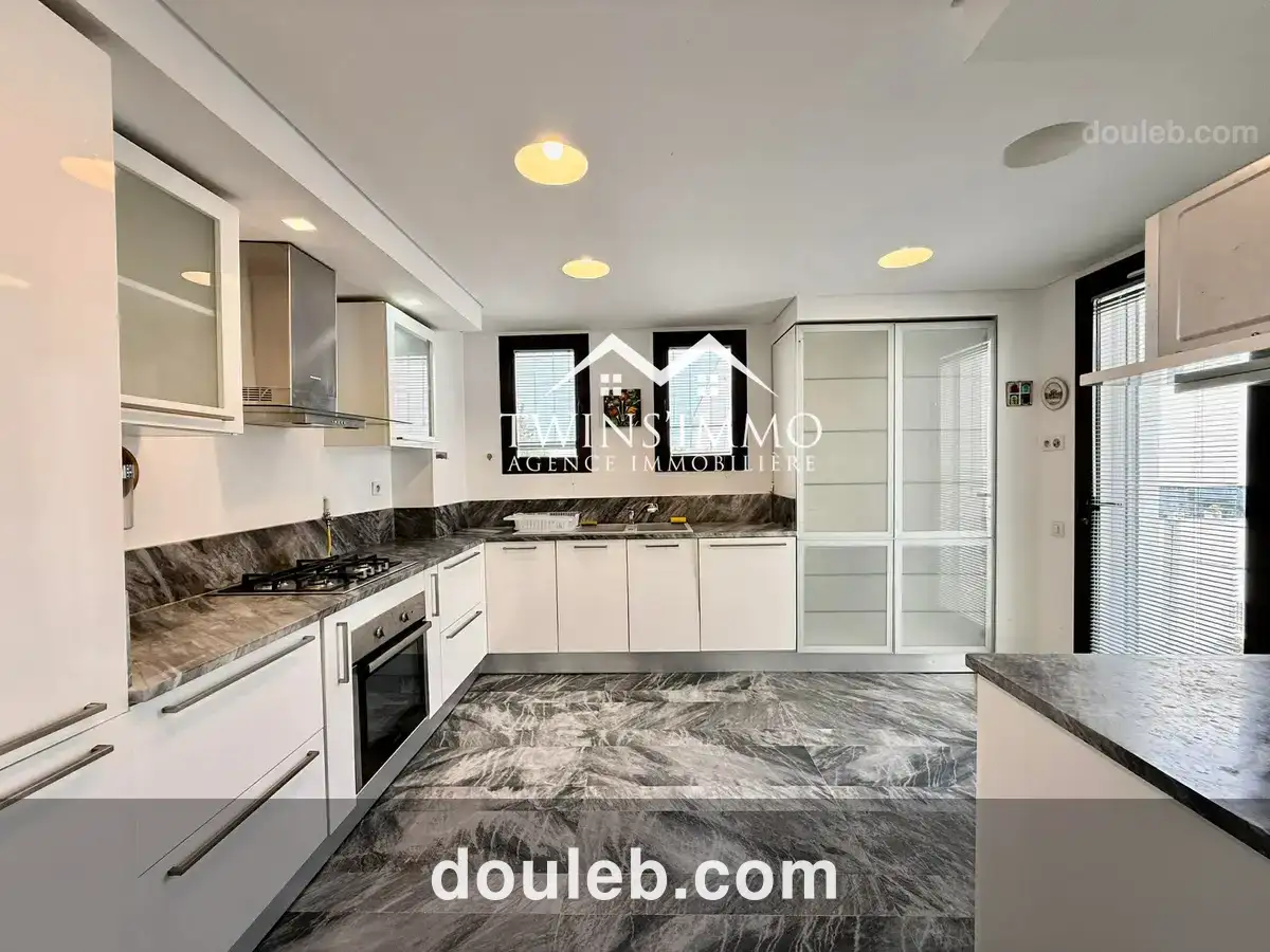 Triplex meublé avec piscine à gammarth - Miniature 3