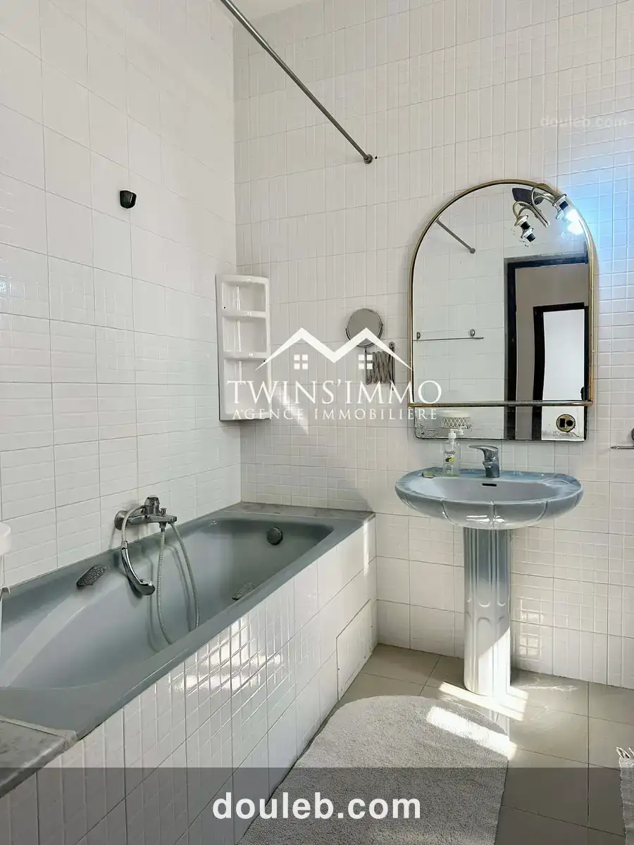 Étage de villa s3 à la marsa - Miniature 3