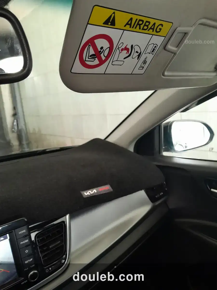 Kia rio sedan - Miniature 4