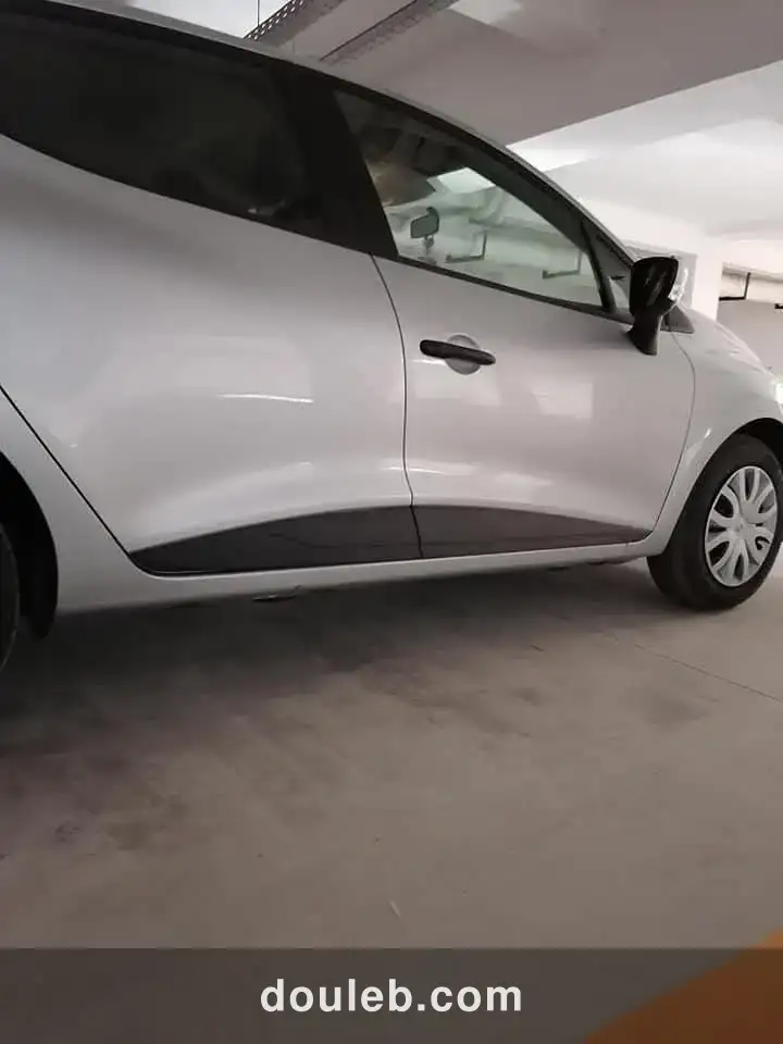 Clio 4 1ere main presque neuf - Miniature 2