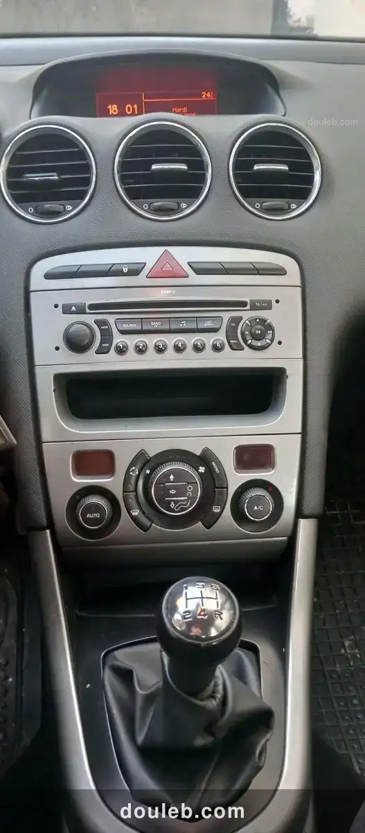 Voiture de femme - Miniature 3