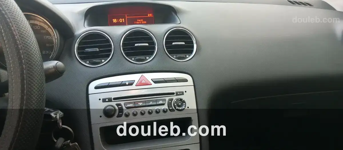 Voiture de femme - Miniature 5